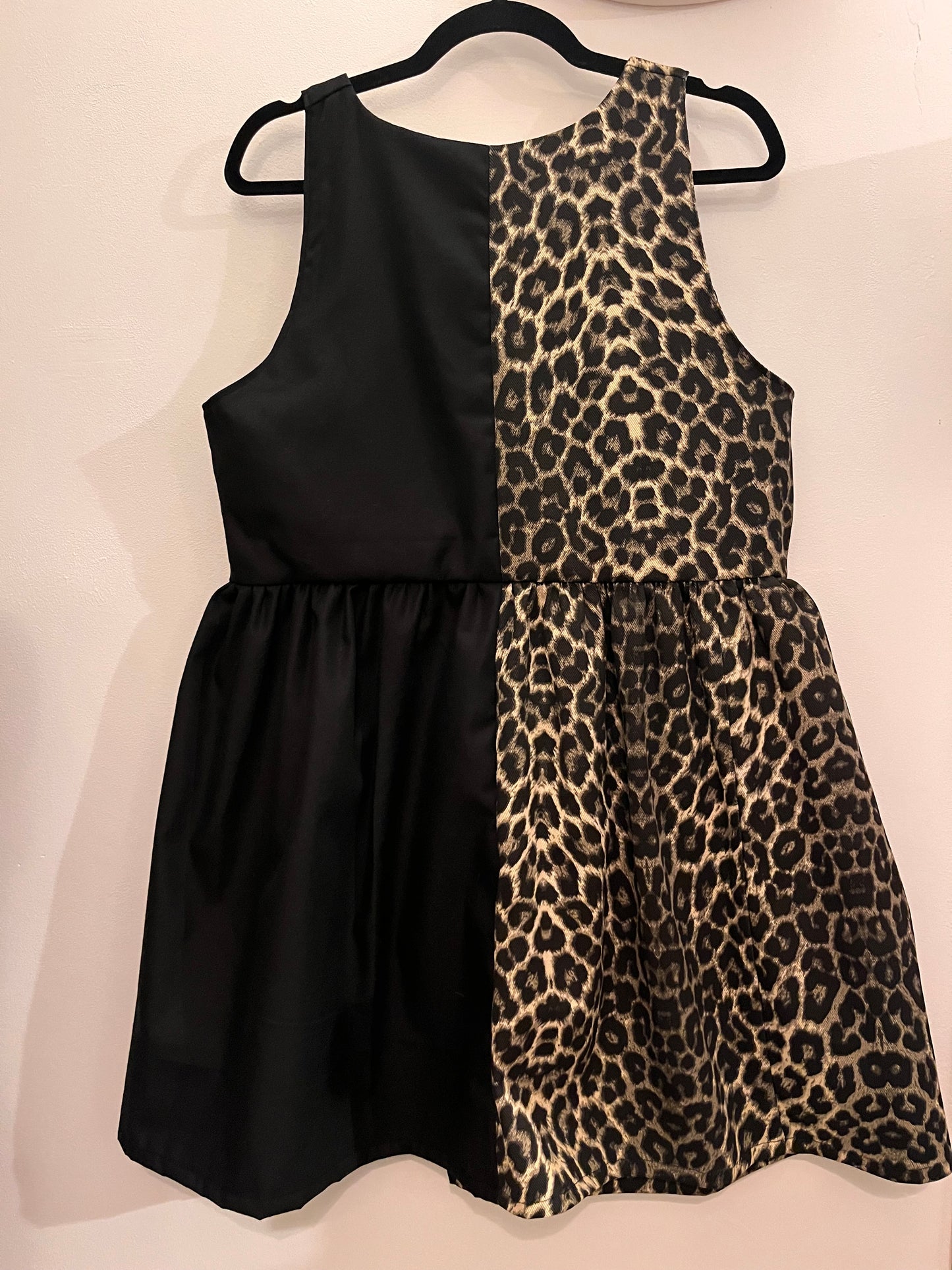Half leopard Sleeveless Smock - UK 14