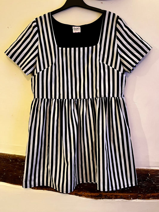 Beetlejuice smock Dress - Size 16