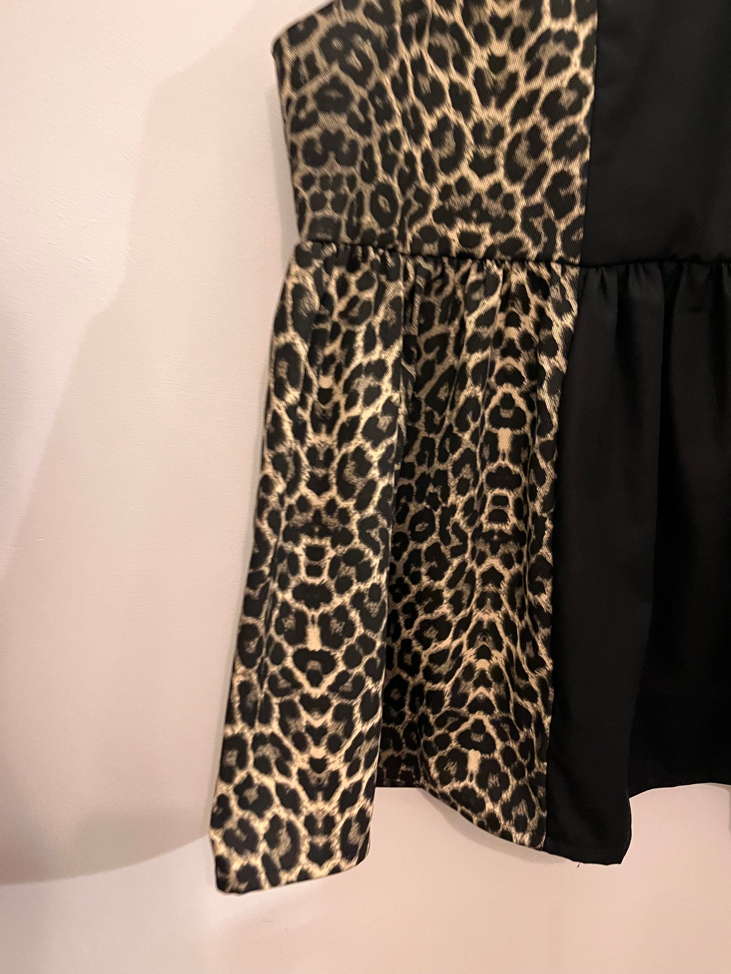 Half leopard Sleeveless Smock - UK 14